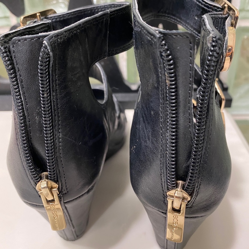 Shoe - Picture 2 of 6